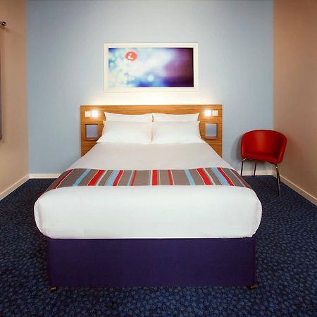 Travelodge Battersea ロンドン エクステリア 写真