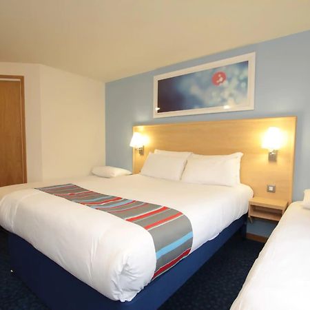 Travelodge Battersea ロンドン エクステリア 写真