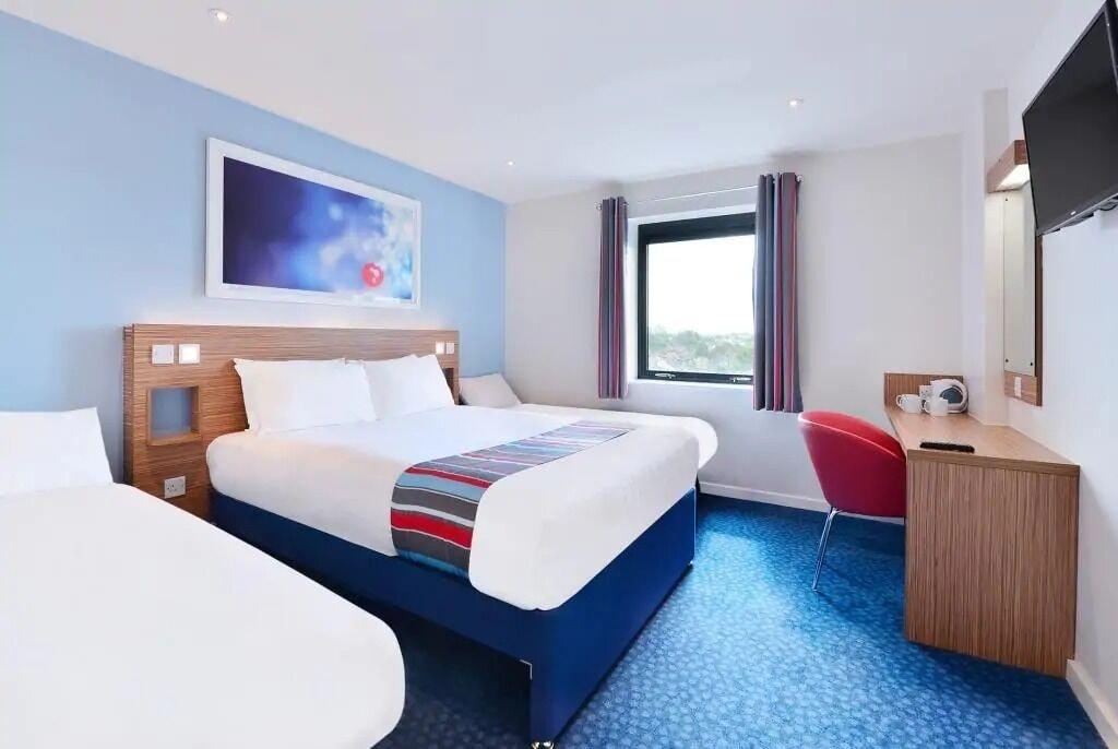 Travelodge Battersea ロンドン エクステリア 写真