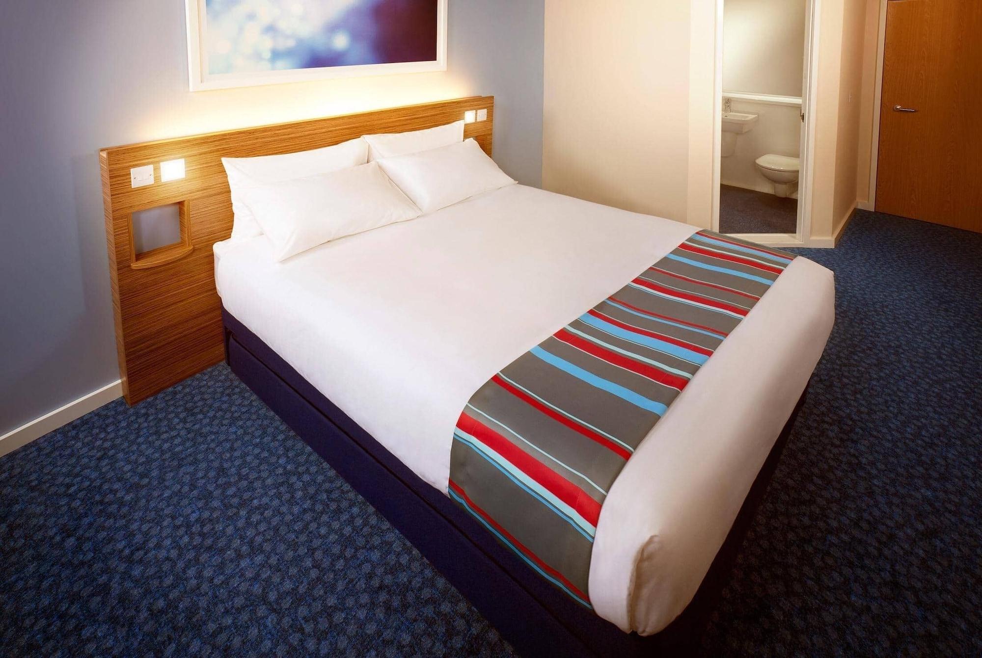 Travelodge Battersea ロンドン エクステリア 写真