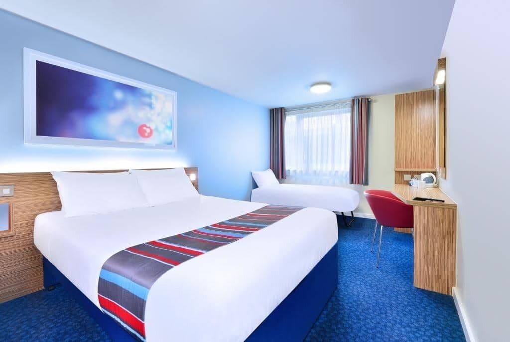 Travelodge Battersea ロンドン エクステリア 写真