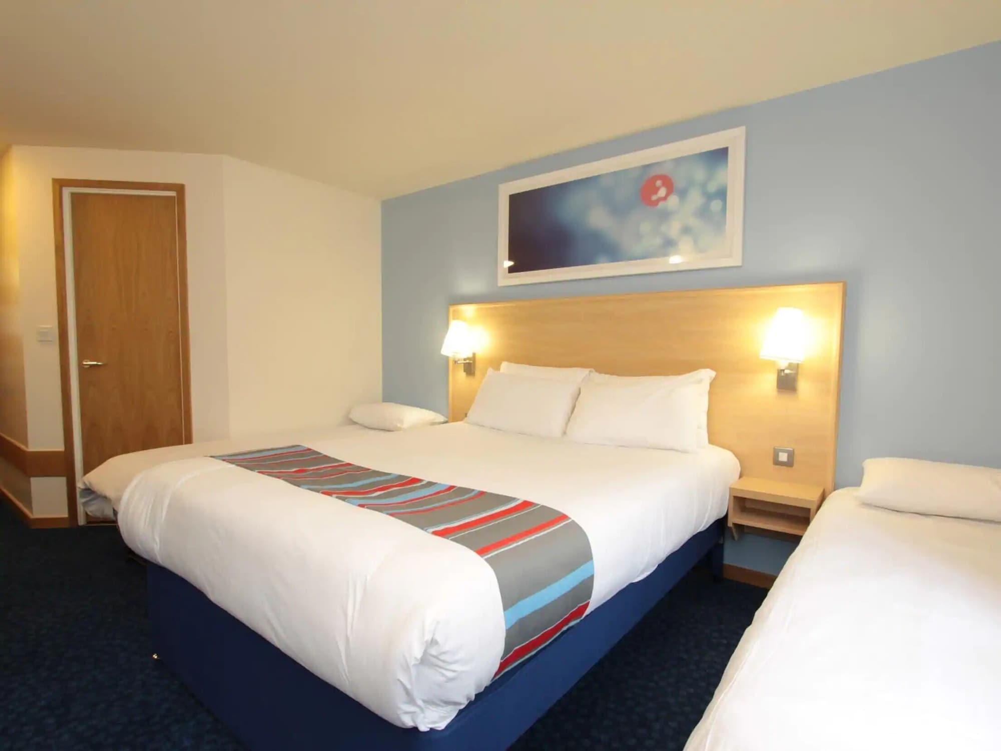 Travelodge Battersea ロンドン エクステリア 写真