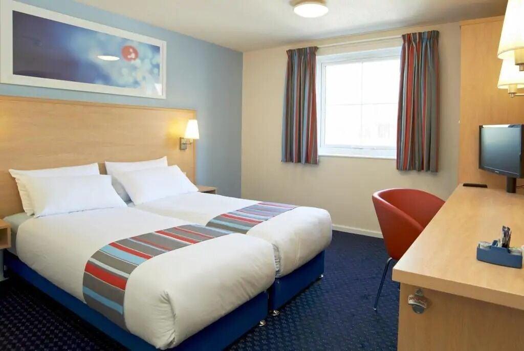 Travelodge Battersea ロンドン エクステリア 写真