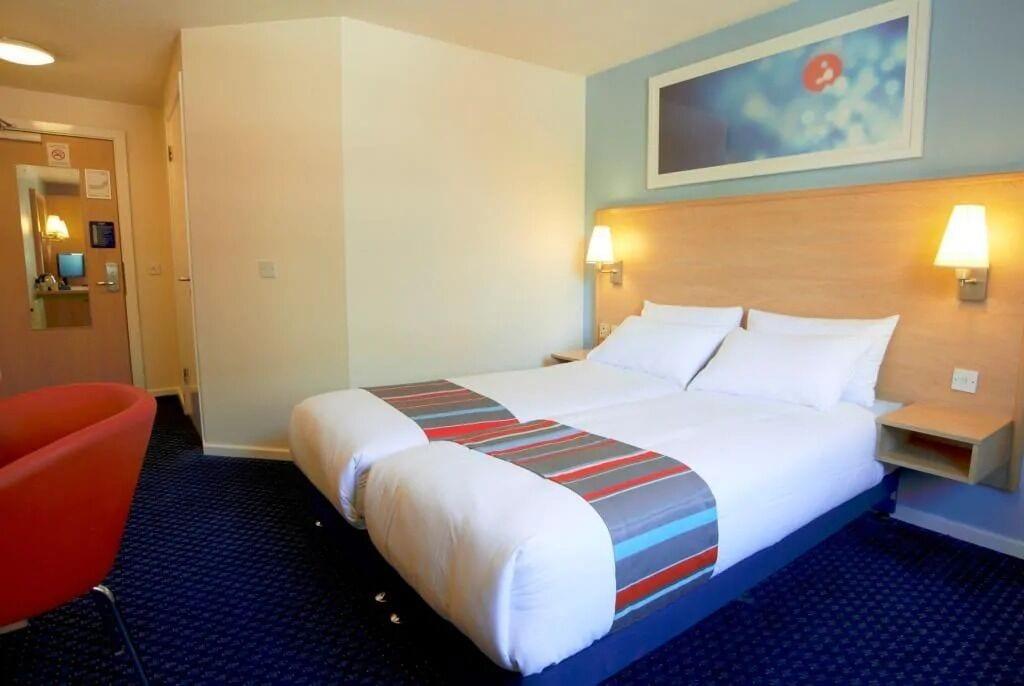 Travelodge Battersea ロンドン エクステリア 写真