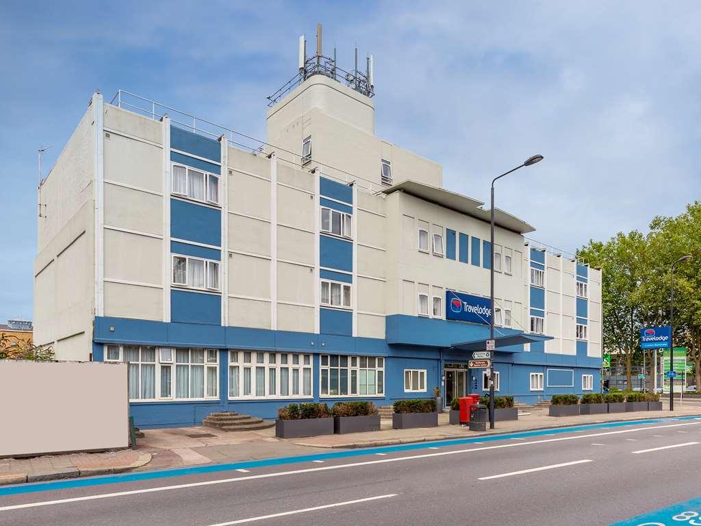 Travelodge Battersea ロンドン エクステリア 写真