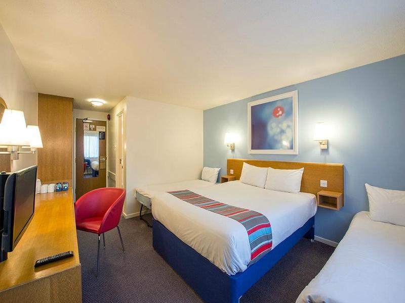 Travelodge Battersea ロンドン エクステリア 写真