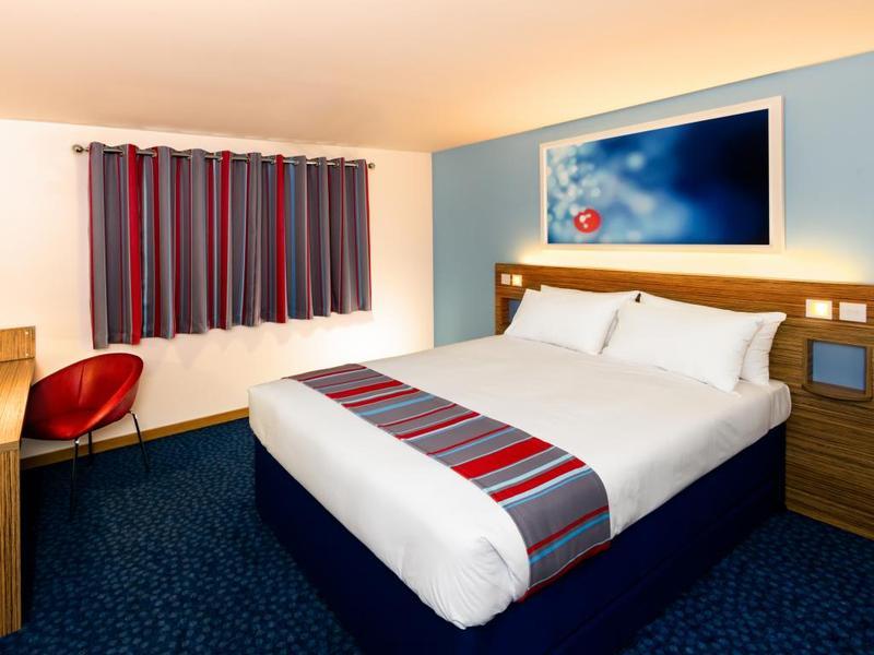 Travelodge Battersea ロンドン エクステリア 写真