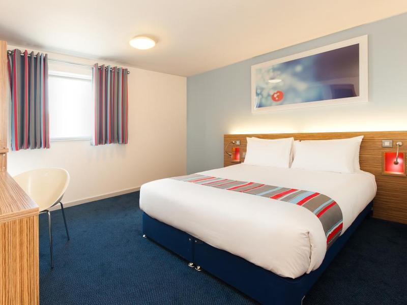 Travelodge Battersea ロンドン エクステリア 写真