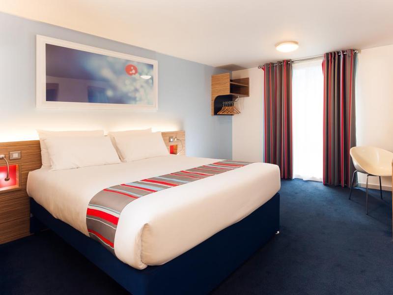 Travelodge Battersea ロンドン エクステリア 写真